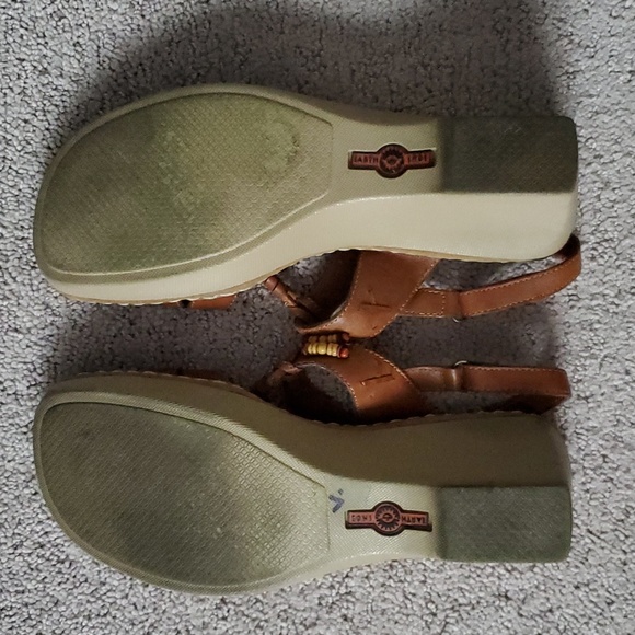 EARTH SHOE 'Liberty' Sandals - Picture 10 of 11